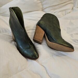 Antelope Green Leather Ankle Booties Size 39 Back Zip Wooden Block Heel Boots